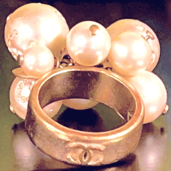 WOW POSHMARK - Authentic CHANEL SUPERMODEL FESTIVAL Bold & Gold & Pearl Ring - Picture 5 of 15